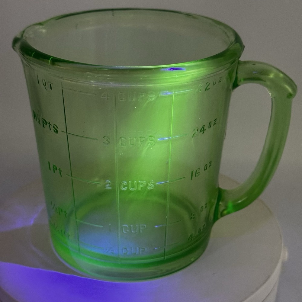 Hazel Atlas A&J Uranium Depression Glass 4 Cup Measuring 1 Qt Glows Vtg Antique